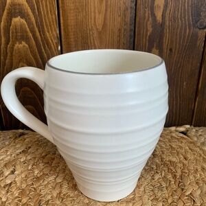 Mikasa, Swirl, White 18oz Mug